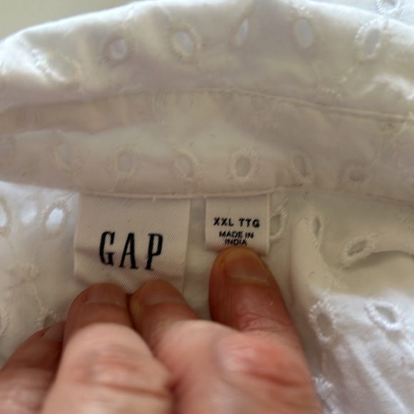 Soft cotton eyelet lace shirt. - Picture 3 of 3